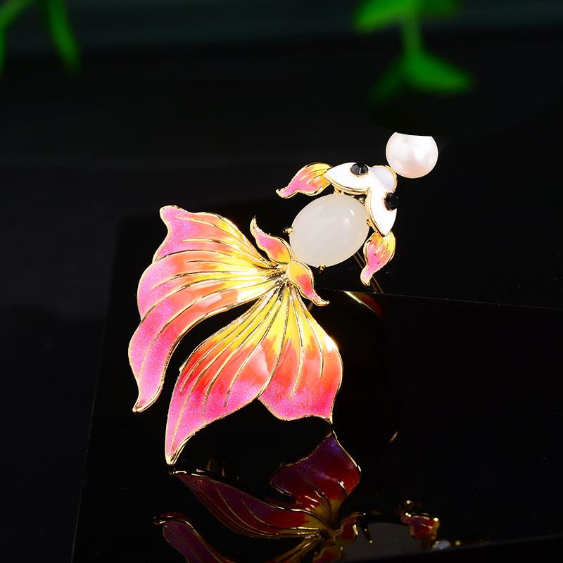Персонализированная брошь в виде золотой рыбки, эмалевая, жемчужный градиентный цвет, изысканное украшение в виде рыбьего хвоста, брошь в виде цветка на груди