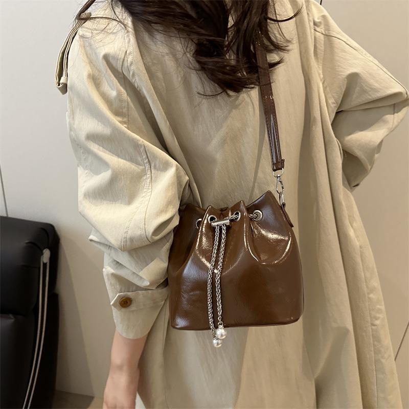 Нишевая высококлассная маленькая сумка женская новая красная сумка-ведро простая и универсальная на плечо сумка-мессенджер