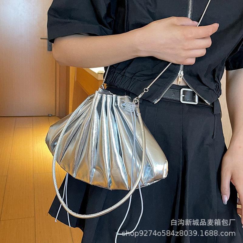 Internet Celebrity Popular Fashion Small Bag Women's New 2025 Summer Popular Messenger Bag Foreign Style Niche Chain Shell Bag