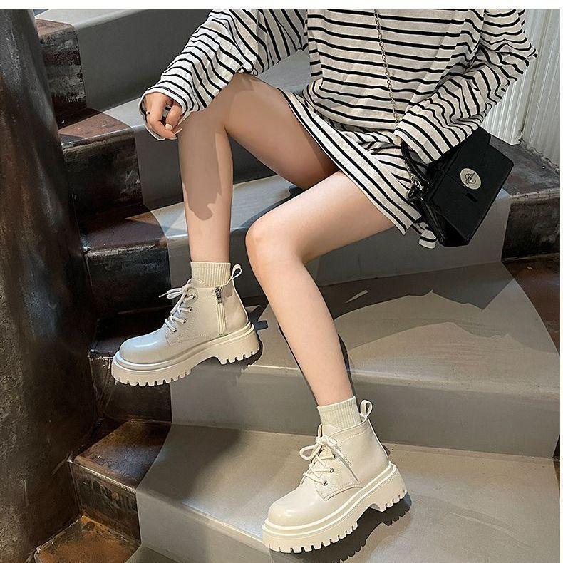 Белые короткие ботинки Мартин на толстой подошве весенне-осенние одинарные ботинки 2025 новые модные крутые в британском стиле тонкие короткие ботинки