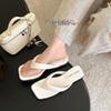 Cool Slippers for Women In Summer and Autumn, Su Square Head, Toe Slope and Beach Flip-flops for Women