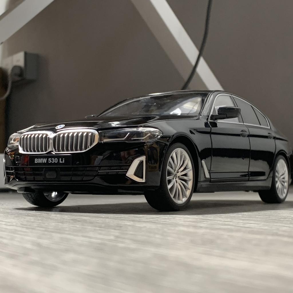 1:18 BMW 530Li Большой Роскошный Сплав Автомобиль Литые Модели и Игрушечные Транспортные Средства Модель Автомобиля Игрушки Для Детей Коллекционные Хобби Подарки На День Рождения Мальчики