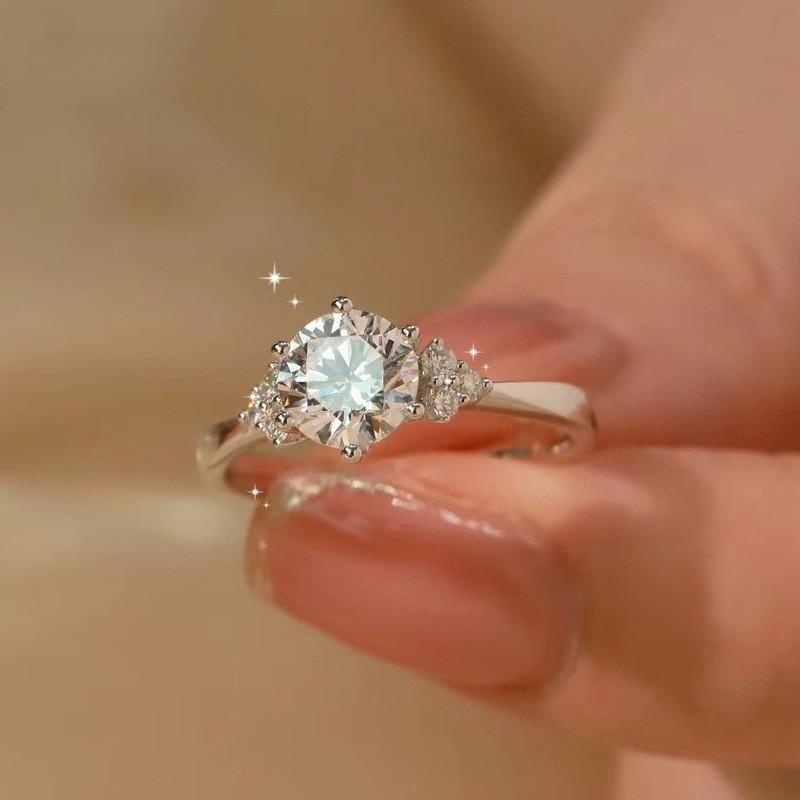 Шесть зубцов 1 карат Кольца с муассанитом Высокое качество изготовления Стерлинговое серебро 925 пробы Нежный подарок для девочек Сертифицированное кольцо GRA