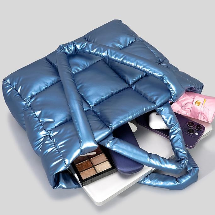 Квадратная сумка-тоут женская зимняя мягкая наплечная нейлоновая большая вместимость Cloudy Bag