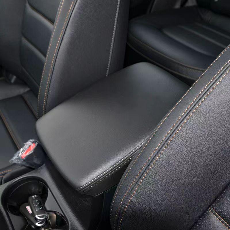 Кожаная накладка на подлокотник Mazda CX-5 (2012-2020)