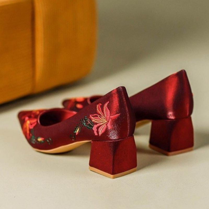Туфли на толстом каблуке Весна Новые туфли с заостренным носком и вышитым шелковым носком Нескользящие износостойкие туфли на высоком каблуке