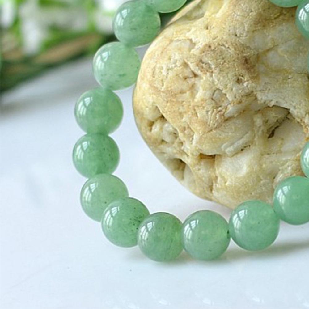 Браслет из нефритовых бусин