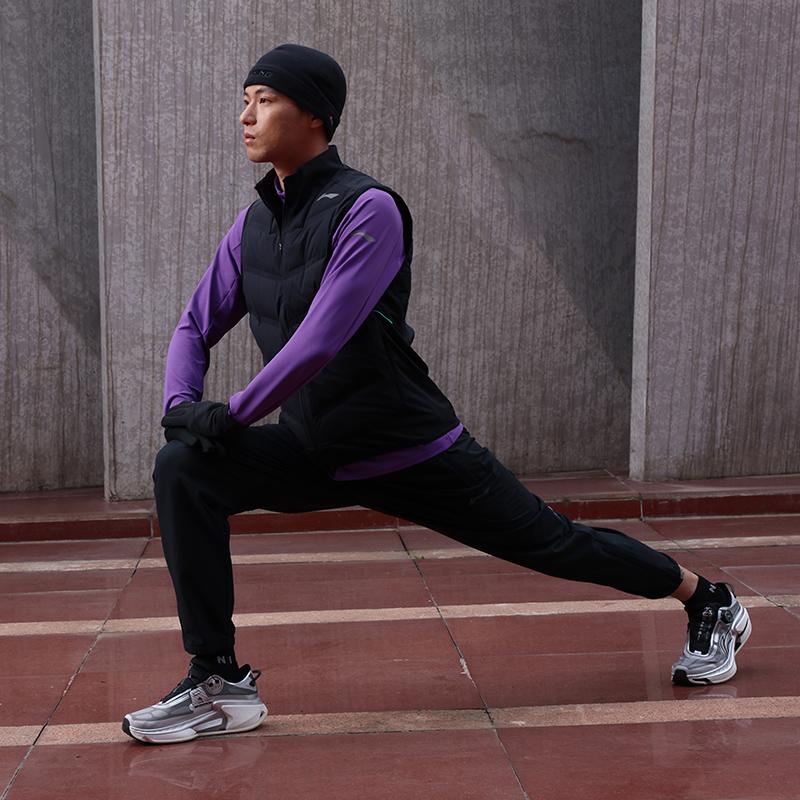 Li Ning Running Series однотонные спортивные брюки со шнуровкой и средней посадкой, удобные дышащие повседневные мужские брюки черного цвета AYKU173-1