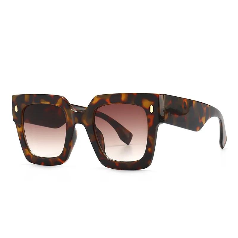 Trendy Brown Square Oversized Sunglasses Women Brand Design Retro Rivet Shade Eyeglasses Big Rectangle Sun Glasses