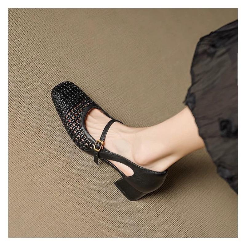 Модные французские белые сандалии с квадратным носком, с одним ремешком баотоу, женские 2025, новые летние, с открытой пяткой, с ремешком для путешествий, женская обувь, плоские одинарные туфли