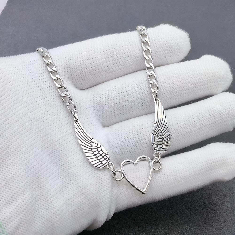 Ожерелье с кулоном в виде сердца с крыльями ангела: Универсальный дизайн в виде сплава с перьями для мужчин и женщин