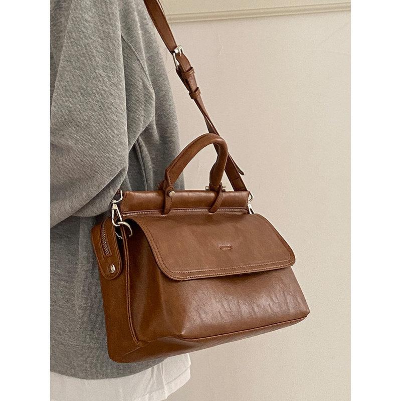 Messenger Bag for Women Large Capacity Commuter Bag, Premium Leather Tote Shoulder Bag for Work, Business Laptop Briefcase