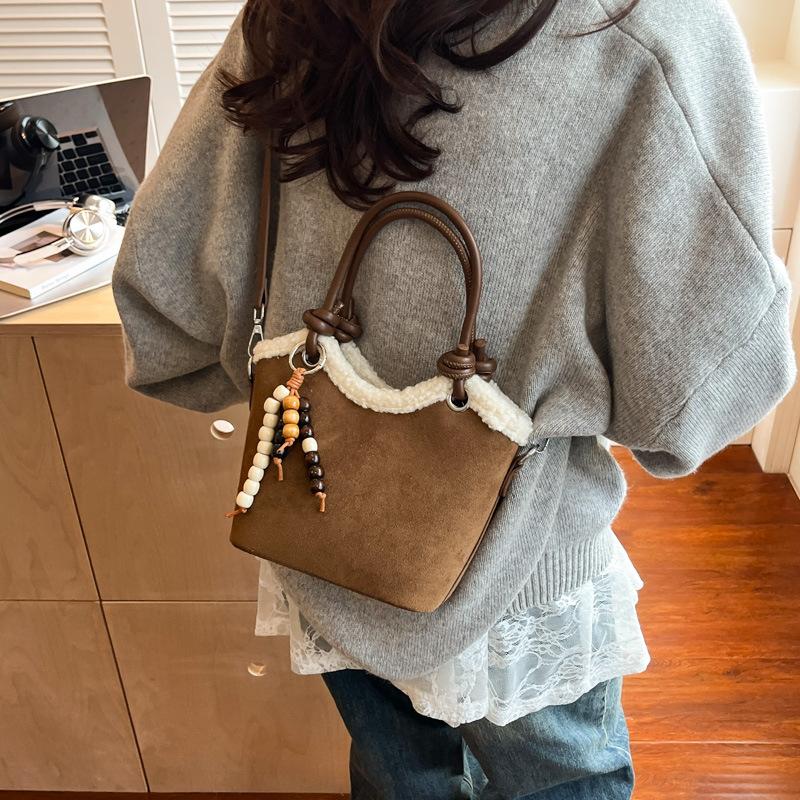 Винтажная матовая коричневая маленькая сумка Maillard женская 2025 новая осенне-зимняя универсальная сумка-мессенджер портативная сумка-ведро