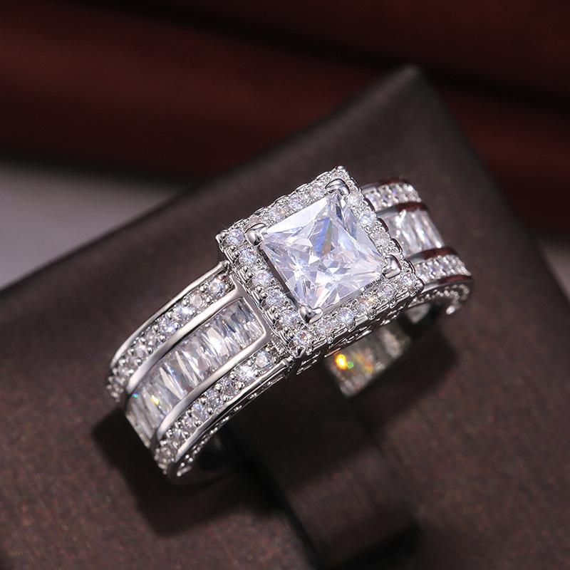 Fashion Jewelry Ladies Princess Cut Stone Four-claw Ring Inlaid Fashion Wedding Ring Engagement Jewelry Ring