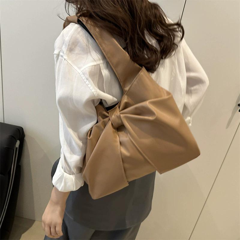 Повседневная наплечная сумка для женщин Новая милая и простая сумка подмышку Дизайн с бантом Большая вместимость Сумка CLE