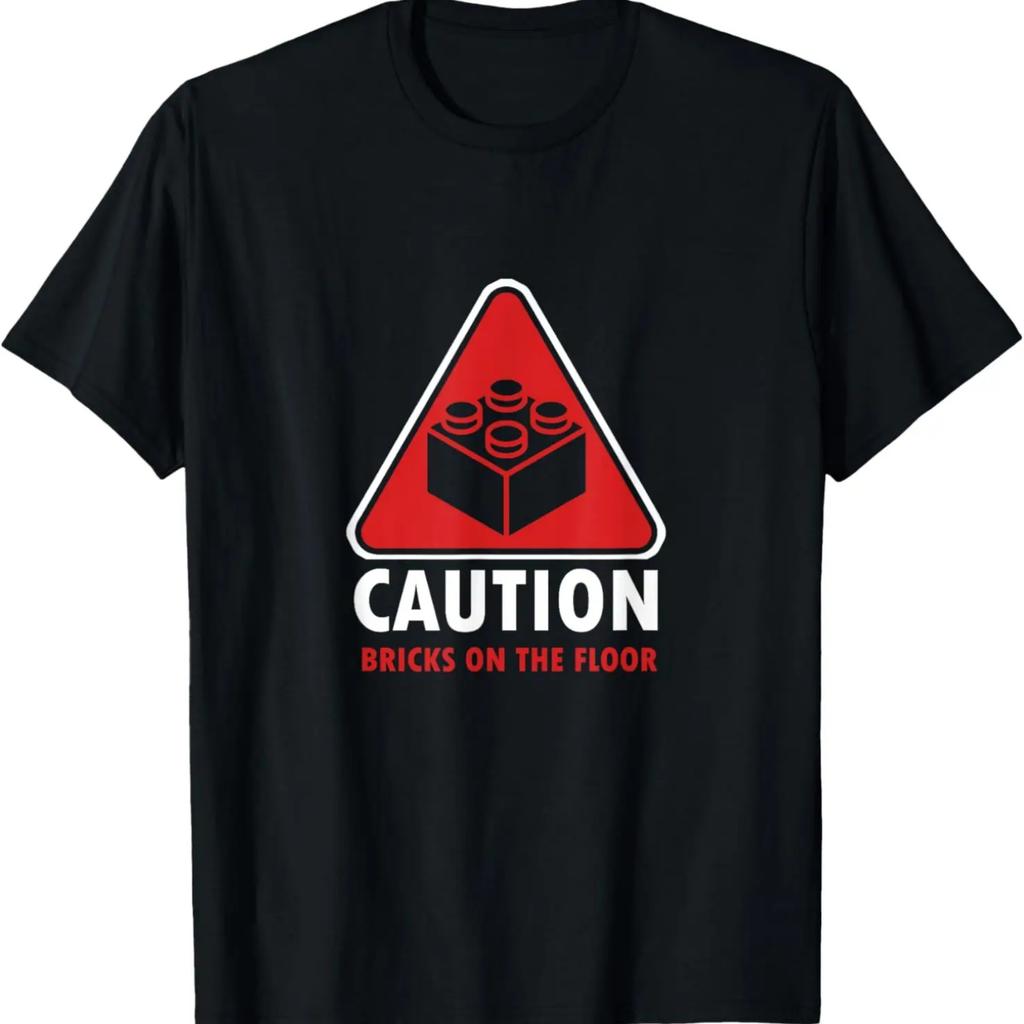 Смешная футболка с предупреждением «Осторожно, кубики и кирпичи на полу»