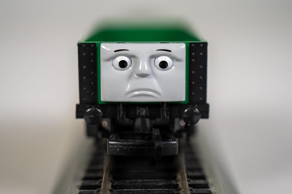 Backman HO Gauge Thomas the Tank Engine Teasing Открытый грузовой вагон Зеленая железнодорожная модель грузового вагона 28-77020