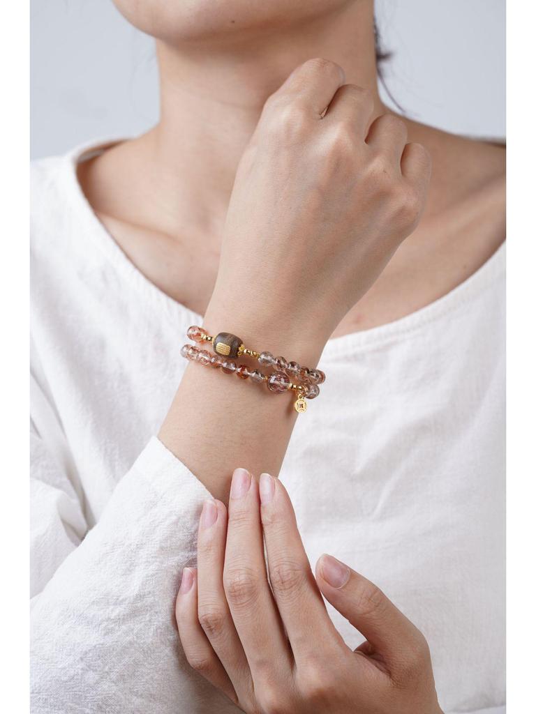 Женский браслет из черного золота с кристаллами Супер Семь, сандаловым деревом и шармом Пиксю, красный рутиловый кварц; Складываются для богатства и удачи.