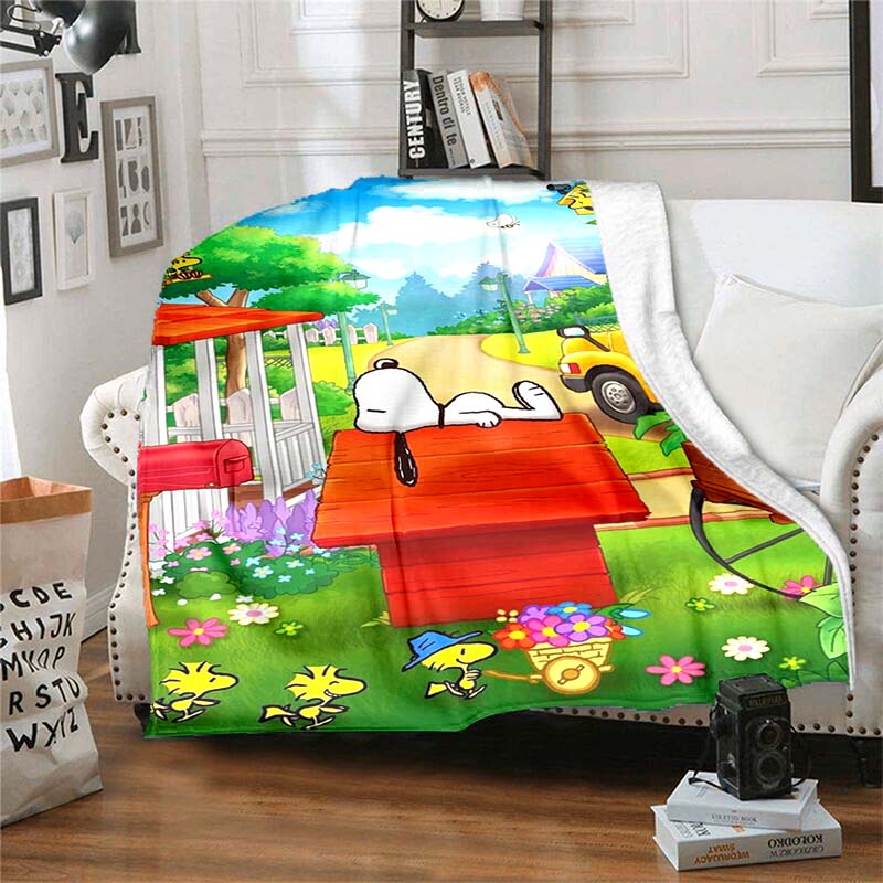 This adorable 3D Snoopy cartoon flannel blanket is comfortable and soft, perfect for use in bedrooms, beds, sofas, picnics, and