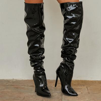 2024 Высококачественные удобные однотонные черные плиссированные кожаные сапоги выше колена, женские сапоги-ботфорты с застежкой-молнией и острым носком на шпильках, зимняя обувь