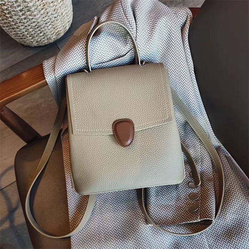 A New Type of Genuine Leather Women's Bag with a Top Layer of Cowhide and a Two-tone Color Backpack, a Simple and Casual Commuter Women's Bag