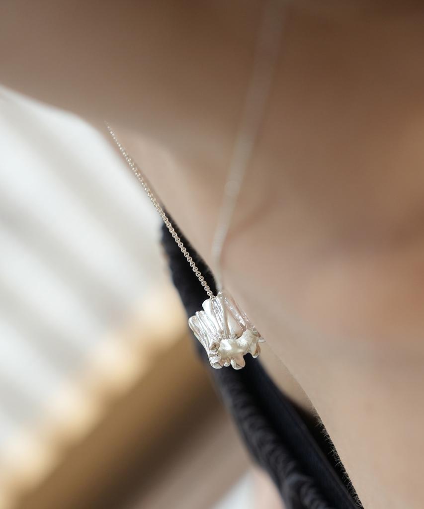 Reindeer Murmur Necklace 01