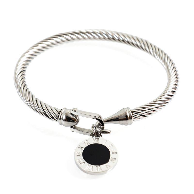 Элегантный браслет из нержавеющей стали с бриллиантовым акцентом и невыцветающей пряжкой в форме подковы