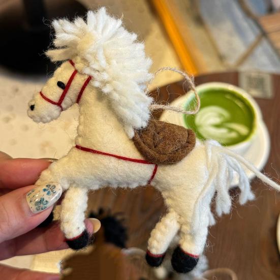 Винтажное ручное войлочное украшение-лошадка, символ Китайского Нового года, шерстяной животный амулет для украшения елки, дома, автомобиля, рюкзака
