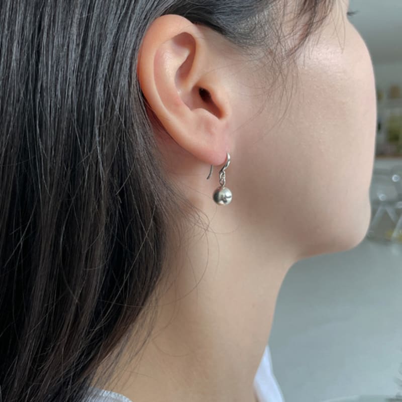 Melliv Silver Ball 8mm Earrings_mve30