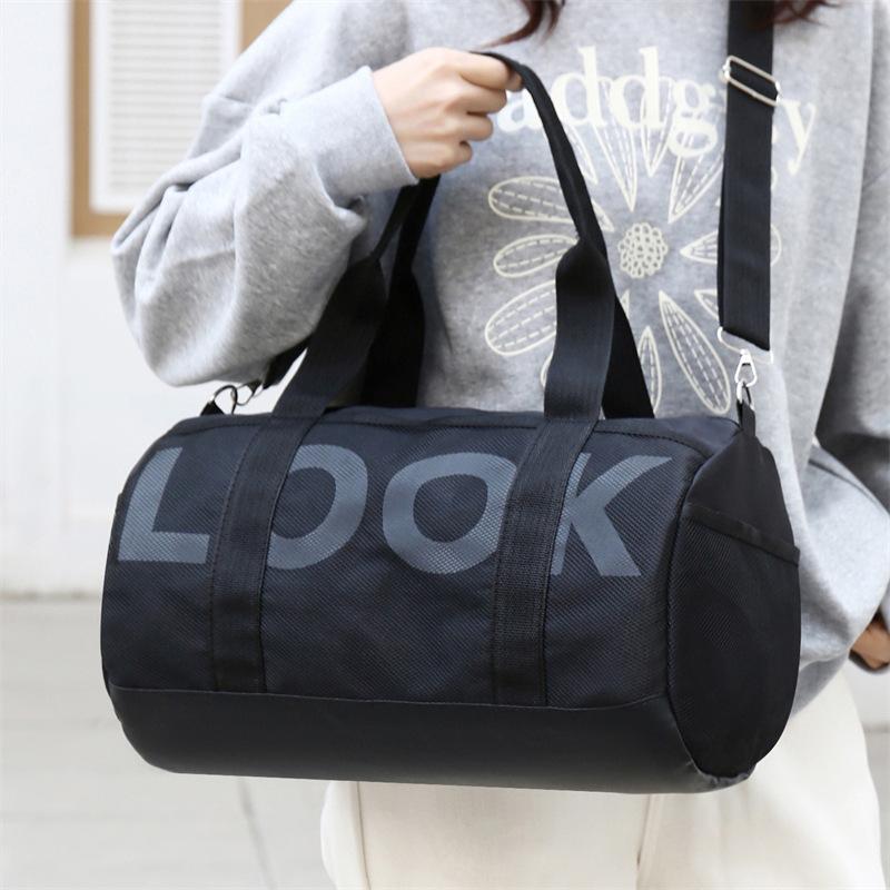 New large-capacity, multi-functional crossbody bag for men and women, a simple and stylish tote bag, an outdoor fitness bag, and a durable travel bag
