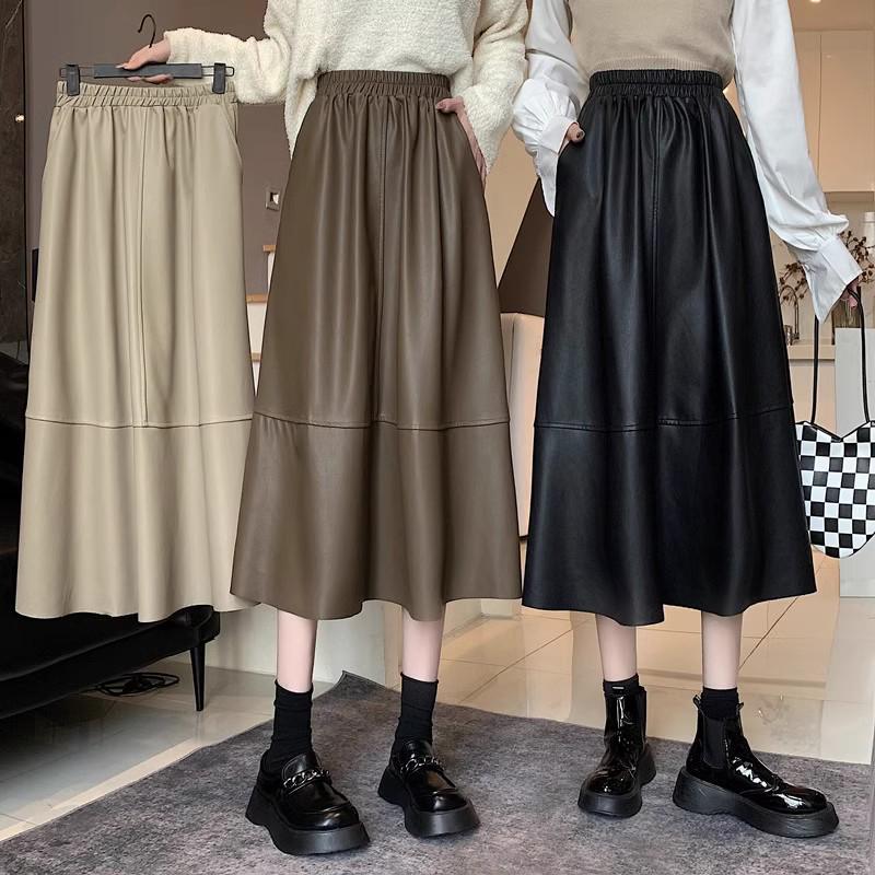 Women's Khaki A-Line Leather Skirt, Autumn/Winter 2025, High-Waisted, Mid-Length, Petite Hip-Hugging Umbrella Skirt