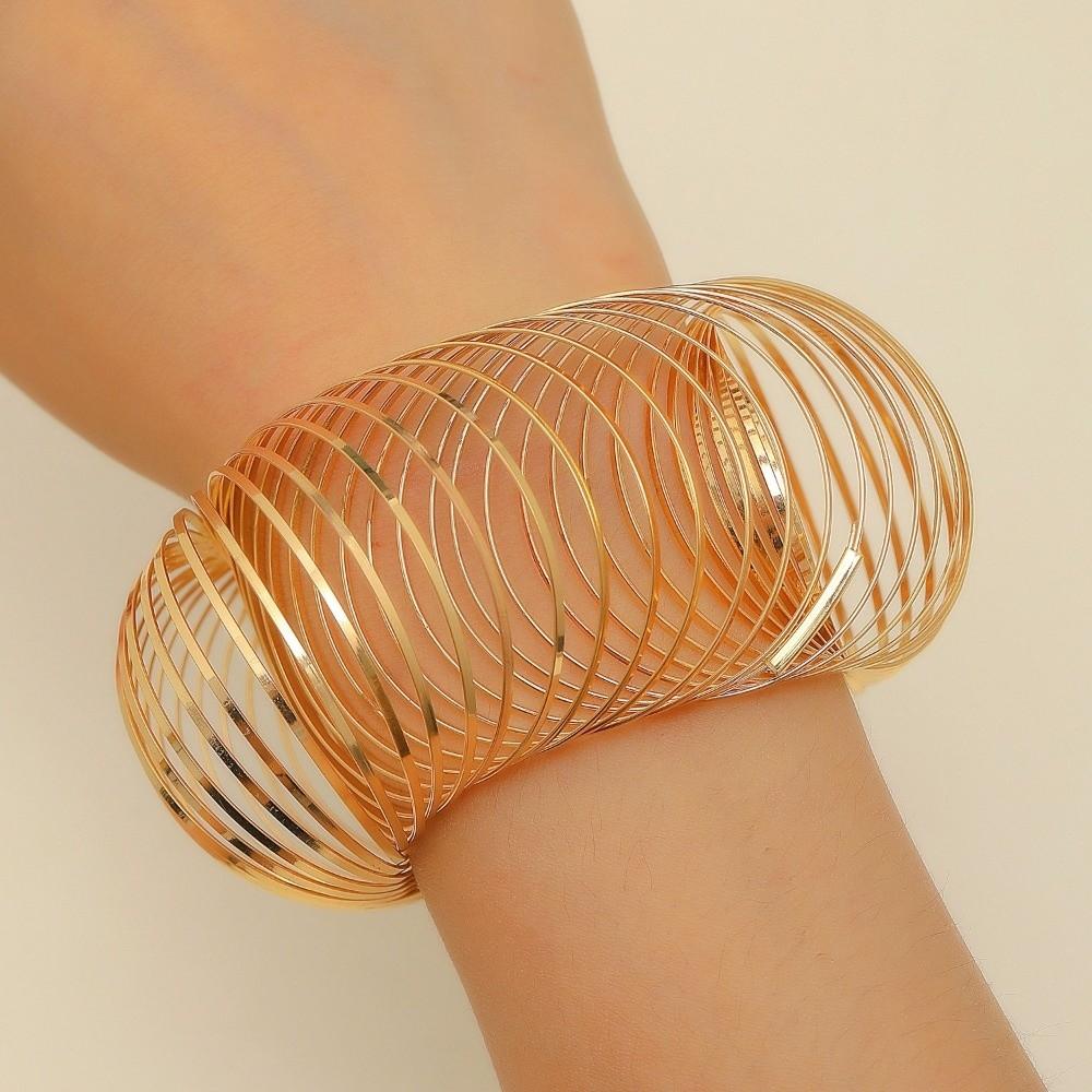 Zinc Zinc Alloy Geometric Bracelet Round Shape Coil Cuff Bracelet Bold Retractable Bangle Party Wear