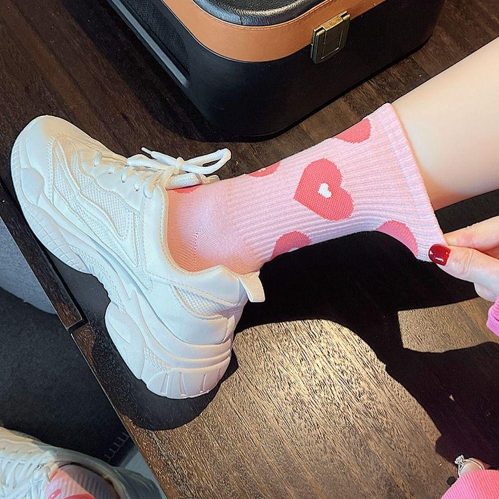 Милые женские хлопковые носки с сердечками и клубникой, спортивные носки, модные повседневные носки