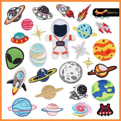 Черная лиса космонавт мультяшная вышитая нашивка - Значок ракета и планета для украшения