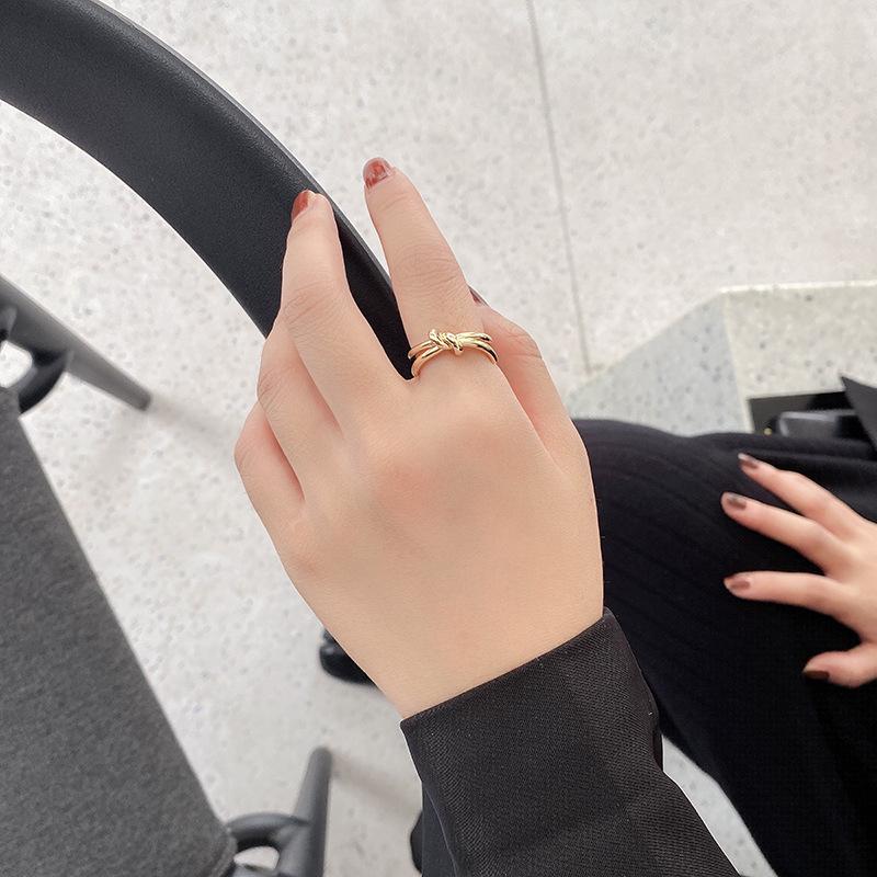 Винтажное кольцо-стек с узлом для женщин – Модный и состаренный дизайн для указательного или среднего пальца.