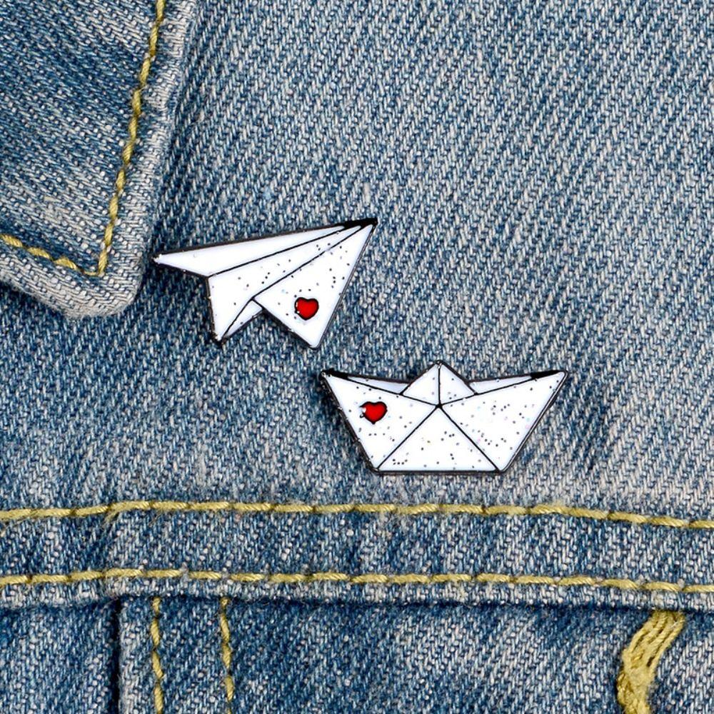 Love Heart Paper Plane Enamel Pins Dripping Oil Creative Women