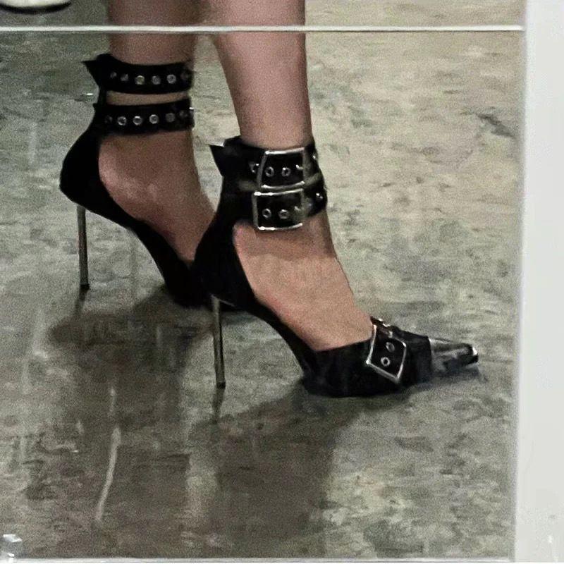 Металлическая пряжка темперамент универсальный премиум черный высокие каблуки уличный крутой красивый панк стиль сексуальный полый 2025 осень новый