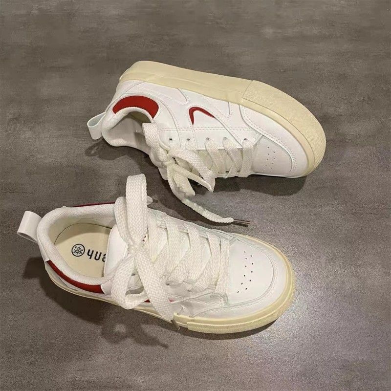 Ретро шикарные туфли в гонконгском стиле женские 2025 весна новая нишевая дизайнерская обувь маленькие белые туфли универсальная обувь на толстой подошве