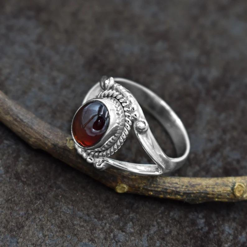 Овальное кольцо с красным гранатом, дизайнерское кольцо ручной работы из серебра 925 пробы, кольцо в стиле бохо, эффектное кольцо, подарок для нее, кольцо на годовщину свадьбы