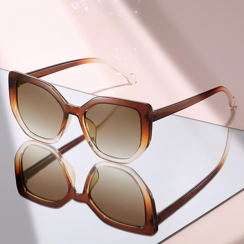 Oversized Geometric Sunglasses: Bold Retro Frames for Trendy Summer Looks & Reliable UV Protection