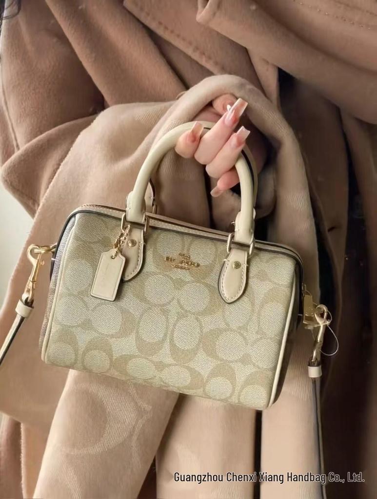 Сумка-подушка Coach Rowan Mini Boston - Классическая монограммная сумка и универсальная женская сумка через плечо/кроссбоди