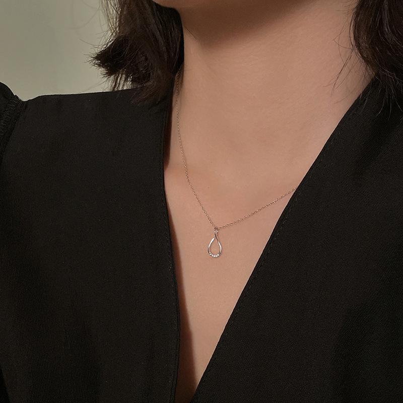Ожерелье с каплями воды, женское, легкое, роскошное, нишевый дизайн, корейская версия, полая, капля дождя, нержавеющая сталь, ключичная цепочка