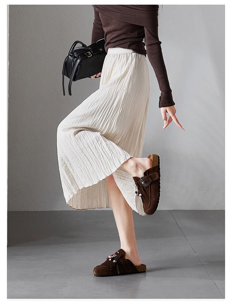 High-waisted pleated skirt