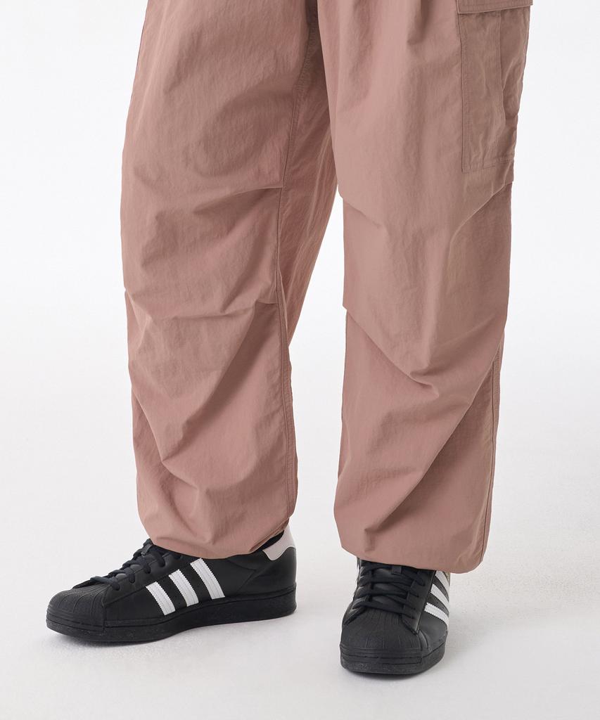 MUSINSA STANDARD Nylon One-Tuck Parachute Cargo Pants [Desert Pink]