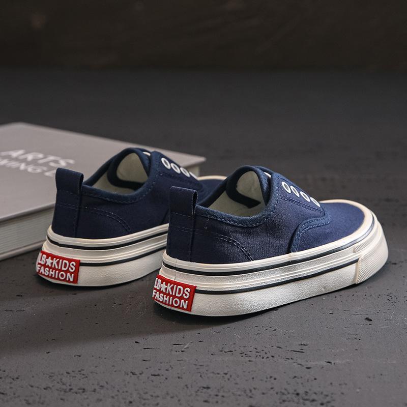 2026New spring and autumn children's slip-on canvas shoes, unisex, soft and breathable, with thick soles, casual style, suitable for toddlers