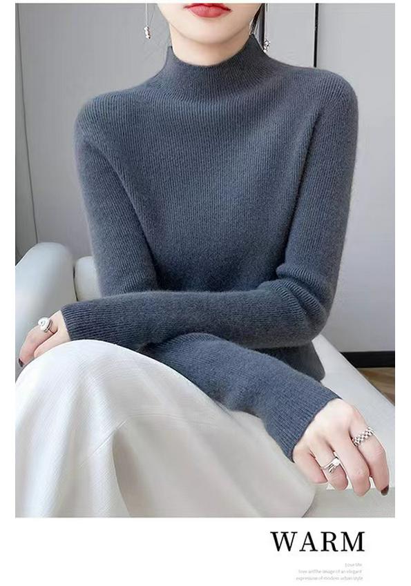 Women's Seamless Pure Wool Base Layer Sweater, Slim-Fit Half-High Neck, Versatile and Trendy.