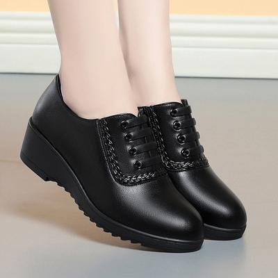 Весенние универсальные дышащие мягкие кожаные женские повседневные туфли на толстом каблуке классические удобные туфли для мам среднего возраста