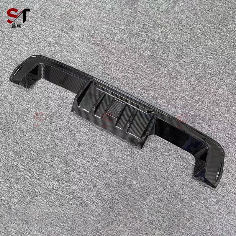 BMW M3 G80 M4 G82 G83 R44 Style Carbon Fiber Rear Lip Diffuser with Lights