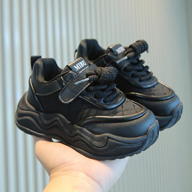 Детская спортивная обувь 2025 весна и осень новая обувь для пап для мальчиков корейская версия маленькие белые туфли для девочек мягкая подошва детская повседневная обувь