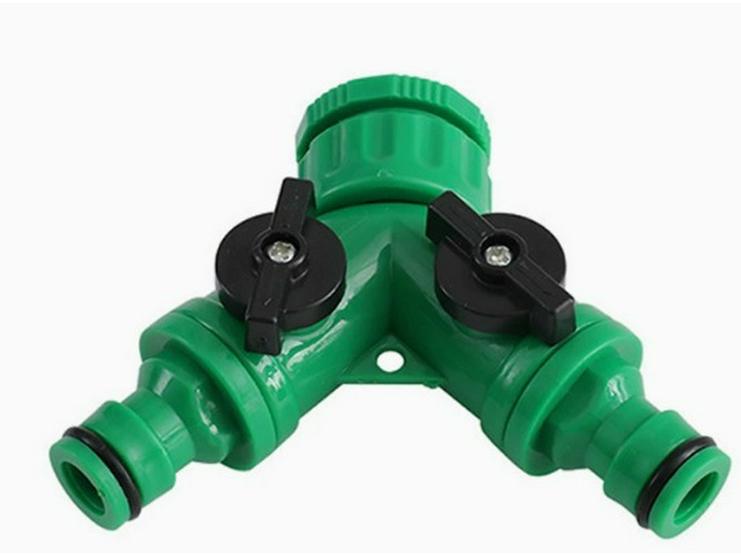 Эффективный соединитель для садового шланга для капиллярного микрораспыления